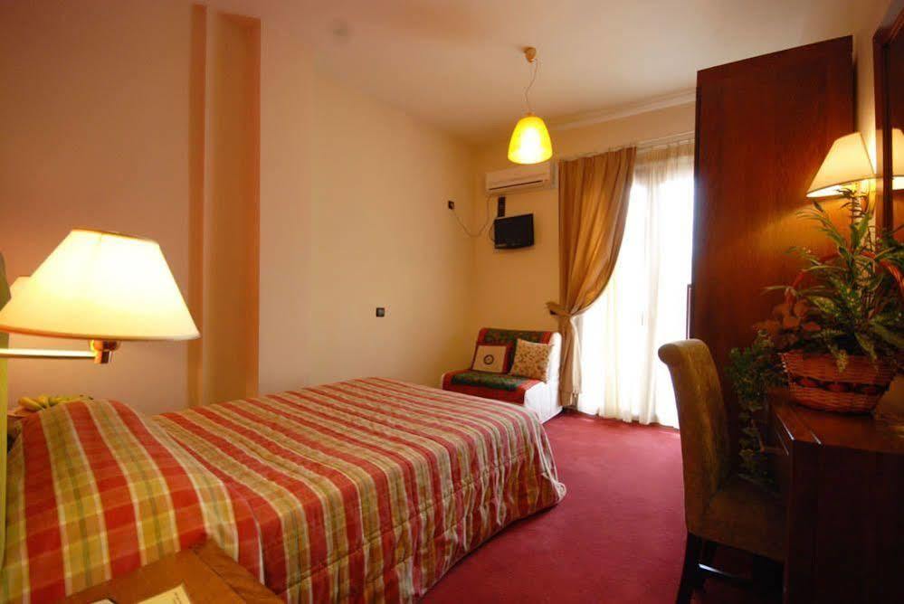 Hotel Elvetia Karpenisi Ngoại thất bức ảnh