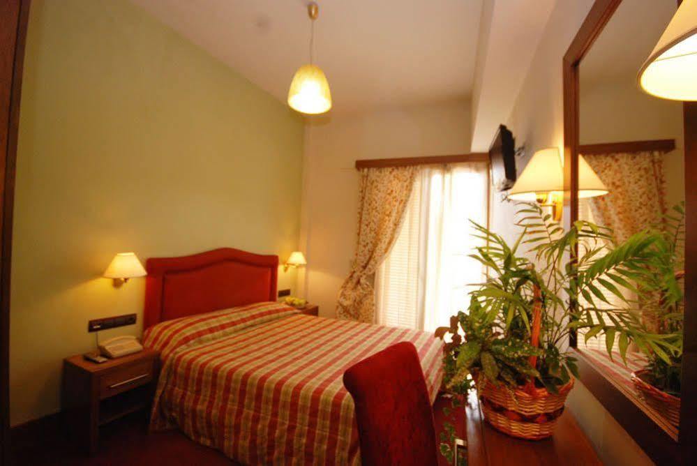 Hotel Elvetia Karpenisi Ngoại thất bức ảnh